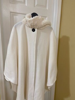 Liz Claiborne Cream Faux-Fur Collar Cape Coat